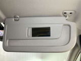 【運転席サンバイザー】鏡が付いているのでメイク直しなどにも便利★