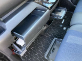 助手席には収納がたくさんありますので、何かと便利です!