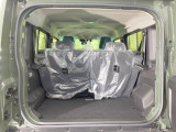 普段のお買い物や通勤、送迎等に十分な荷室スペースを確保しております。セカンドシートを倒すと、大きな荷物の積載も可能です♪