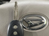 【キーレス】少し離れた場所からでもボタン一つでドアの開錠・施錠ができるのでとっても便利!ドアの鍵穴周りに傷をつけることもありません♪
