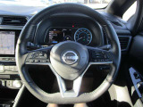 ステアリングスイッチがついています。オーディオの操作が手元でできるので便利で安心ですね♪