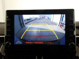 バックモニター付きで後方を確認しながら安心して駐車することが出来ます。