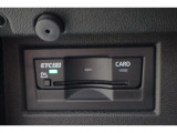 高速走行で便利なETCがグローブボックス内に装着されています*
