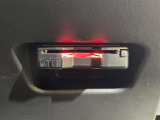 【ETC】有料道路を利用する際に料金所で停止することなく通過できる、ETC車載器(ノンストップ自動料金収受システム機器)が装備されています。セットアップを行うことで利用可能になります。
