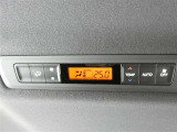 リアエアコン装備済み☆車内温度を設定すれば、後部座席でも快適。ワンランク上の装備です!