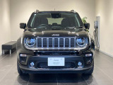 【フロントグリル】7スロットルグリルはJeep伝統の証です。SUVのみにこだわり続けている伝統あるJeep車へお乗り頂いてみてはいかがですか?