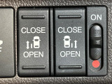 【両側パワースライドドア】スマートキーや運転席のスイッチで後席両側スライドドアの開閉が可能♪電動だから力を入れてドアを開ける必要が無く、小さなお子様でも簡単に開け閉めでき快適です♪