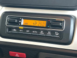 【オートエアコン】一度お好みの温度に設定すれば、車内の温度を検知し風量や温度を自動で調整。暑い&hellip;寒い&hellip;と何度もスイッチ操作をする必要はありません。快適な車内空間には必須の機能ですね♪