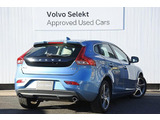 丸みを帯びた秀逸なデザイン、流石VOLVO車と言える眺めを備え、どの角度から見ても、美術品のような出来映えに心を動かされます。