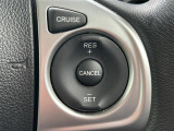 【クルーズコントロール】高速道路や自動車専用道路を走行中にドライバーが設定した速度で、アクセルペダルを踏まなくても、一定の車速で走行してくれます。