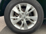 純正アルミホイールです。足元が引き立つので、車全体のイメージがアップしますよ!
