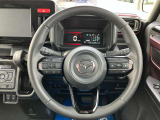 すっきりとしたハンドル周りのデザインで、運転席の操作性も良く、リラックスして運転をしていただけます。