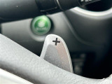 【パドルシフト(AT車)】MT車と同じように好きなギアで走ることができます!ステアリングから手を離さずに指先だけでシフト操作ができ、よりスポーティな走りをお楽しみいただけます。