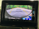 【バックカメラ】駐車時に後方がリアルタイム映像で確認できます。大型商業施設や立体駐車場での駐車時や、夜間のバック時に大活躍!運転スキルに関わらず、今や必須となった装備のひとつです!