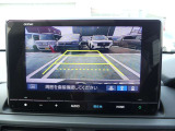 リアカメラが装備されており、後方の安全確認はもちろんのこと狭い場所での駐車や雨の日・夜間など視界の悪いコンディションでのストレスの軽減にもなります。