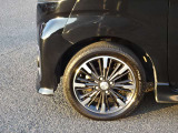純正のアルミホイール!足元までカッコよく決まってます!!