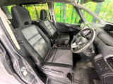 運転席シート廻りは使用感も少なく、良好な状態となっています。丁寧に使われていたことがよくわかりますね。
