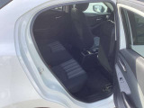 後部座席もスペース広々です。ロングドライブも快適にお楽しみいただけます!室内気になるにおいもありません♪