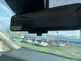 インテリジェントミラーで後ろに荷物を沢山載せていてもフル乗車でも後ろにカメラが搭載してるので後方視界バッチリ♪