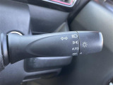 【オートライト(AUTO)】外の明るさをシステムが感知して、自動でヘッドライトが点灯します。ヘッドライトをつけ忘れを防ぐ便利機能です。