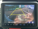 【バックモニター】後ろのカメラの映像をモニターに映し出すことができます。後方の見えない死角や、障害物との距離感をしっかり確認することができます。駐車が苦手な方におすすめです。
