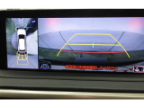 車両を上から見たような映像をナビ画面に表示するパノラミックビューモニターが付いています。