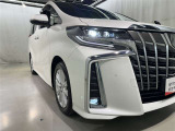 フォグランプ装着車です。暗い夜道の車両前方を明るく照らします
