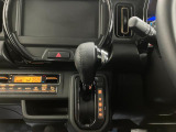 【インパネシフト】シフト操作のしやすいインパネシフトです。足元が広くなりすっきりしますので、大柄な方でも快適に運転ができます。