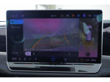 リヤビューカメラ:車両後方をモニターに映しだし、画面にはガイドラインが表示され車庫入れや縦列駐車を容易にします!