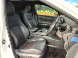 運転席シート廻りは使用感も少なく、良好な状態となっています。前オーナー様が丁寧に使っていたことがよくわかりますね。