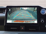 バックガイドモニターで、後方を確認しながら安心して駐車することができます。運転初心者も熟練者も必須の機能ですよ!
