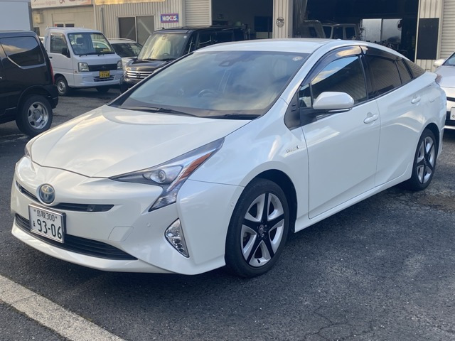 プリウス1.8 A プレミアム ツーリングセレクション E-Four 4WD