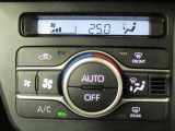 オートエアコン♪オートスイッチONで温度調節はクルマにおまかせ♪設定温度をキープし、常に快適な室温で過ごせます♪