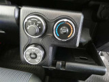 マニュアルエアコン装着です。夏は、快適に、冬でも車内の曇りを取ってくれるので安全です。
