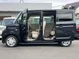 大きく開くドアで乗り降りらくらく☆