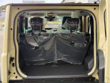 後ろの席はフルフラットにできますのでキャンプに行く際の大荷物やショッピング後の荷物もたくさん載せることが出来ますね!!リアのカスタムなどもお気軽にご相談ください!!