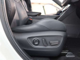 パワーシート搭載。微妙な調整が手軽にでき、ピッタリなポジションで運転することが可能です。