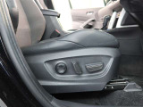 パワーシート搭載。微妙な調整が手軽にでき、ピッタリなポジションで運転することが可能です。