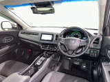 運転席まわりです。 各操作スイッチは使いやすい位置に配置されてます。