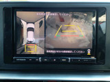 【パノラミックビューモニター】車両を真上から見下ろしたような映像をナビ画面に表示することで、駐車時や低速走行時の周囲の安全確認をサポートする運転支援システムになります!