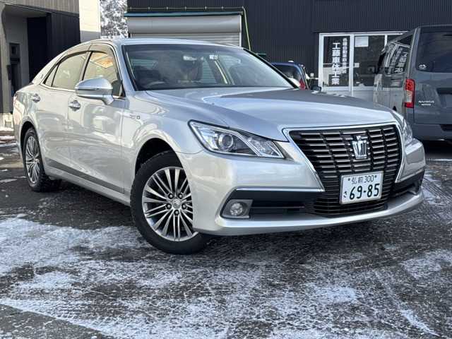 クラウンハイブリッド 2.5 ロイヤルサルーン Four 4WD