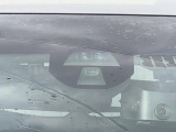【シティブレーキアクティブシステム】低速走行中に前方の車両等を認識し、衝突しそうな時は警報とブレーキで衝突回避と被害軽減をアシスト。より安全にドライブをお楽しみいただけます。