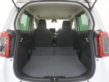 2列目を倒すことで、大変広いラゲッジスペースとなります。大きな荷物を積んだりと様々な用途にご利用いただけます。