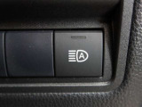 オートマチックハイビームとは、先行車や対向車のライトを認識し、ハイビームとロービームを自動で切り替える機能です。夜道の視界を確保します。詳細は販売店スタッフまでおたずねください。