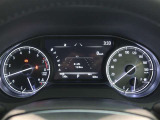 とっても見やすいメーターです。夜間時はラグジュアリーな気分にさせてくれる照明が魅力ですので、夜のドライブも楽しみになりますよ♪