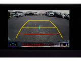 【バックモニター】 後退時に車両の後ろ側を表示します。車庫入れなどでバックする際に安心です。