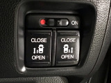 【両側パワースライドドア】両側がパワースライドドアになっており、運転席のスイッチやスマートキーでも開閉が可能です!開口部も広いので乗り降りも楽々♪