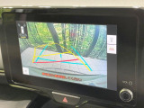 【バックカメラ】駐車時に後方がリアルタイム映像で確認できます。大型商業施設や立体駐車場での駐車時や、夜間のバック時に大活躍!運転スキルに関わらず、今や必須となった装備のひとつです!