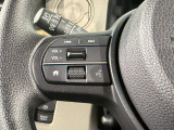 【ステアリングリモコン】ステアリングにオーディオ調節可能なスイッチが装備されていますので運転中でも視線をそらさずにオーディオの調節が可能です!