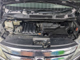 エンジンルームもキレイにしております。通常あまり開けない所ですが、お手入れも充分にしております。納車前には再度点検致しております。